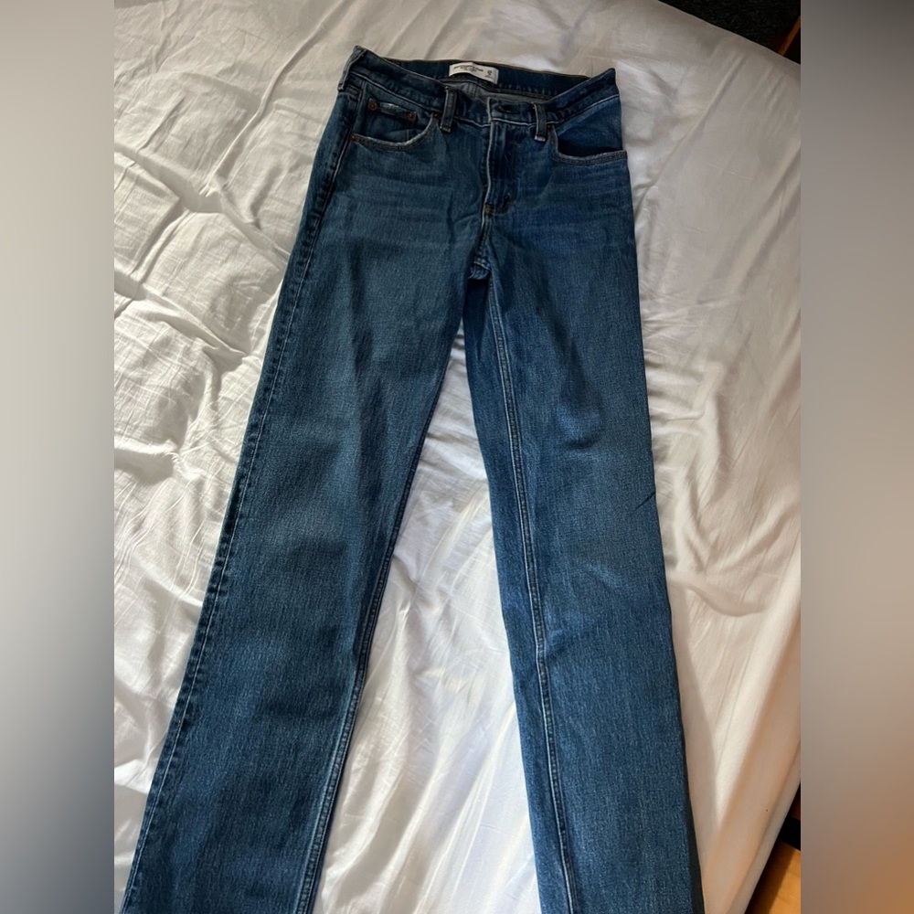 Abercrombie & Fitch jeans in medium/darker wash- size 25/0 regular